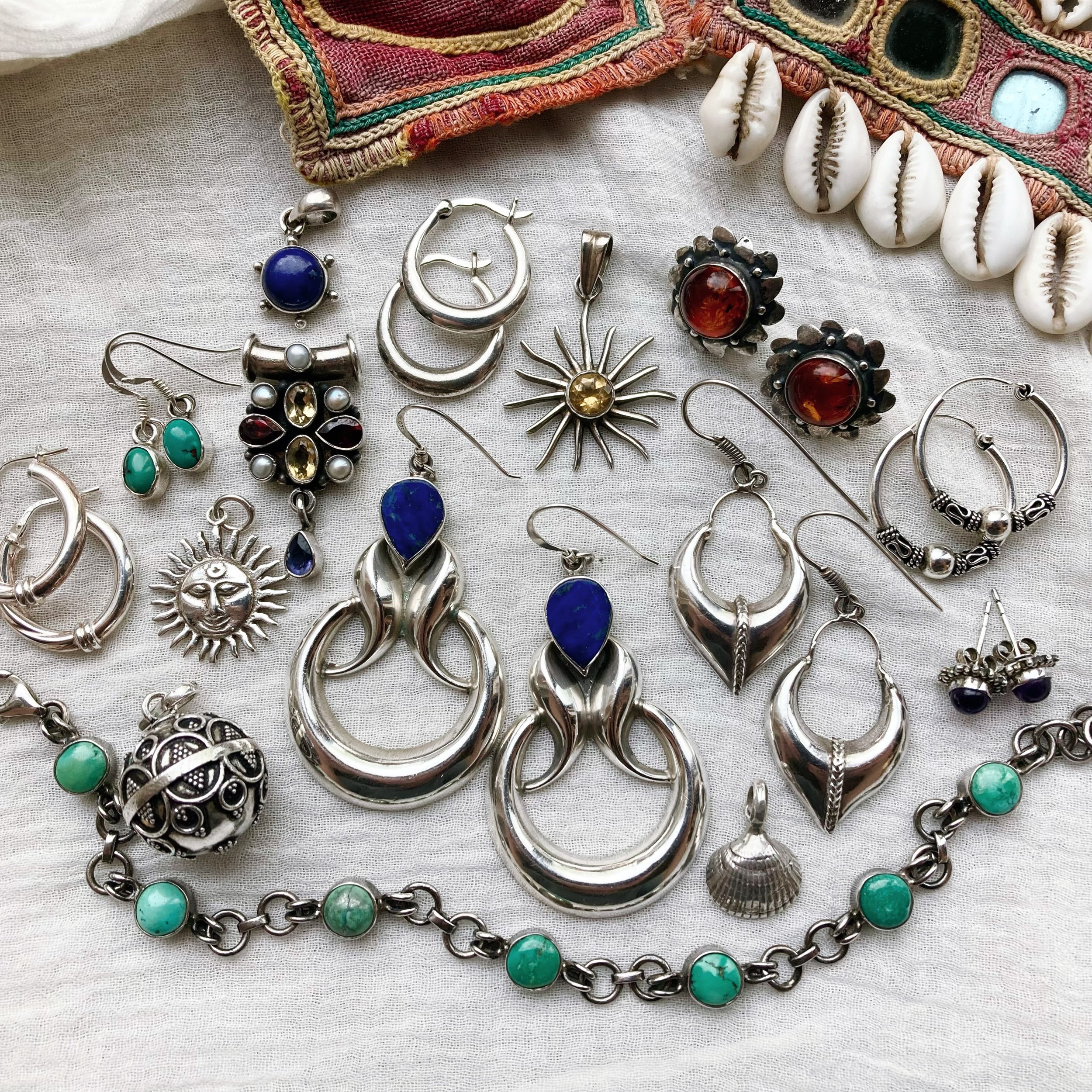 Another little bunch of precious pieces 🙏🏼🌿✨

Some beautiful celestial suns, lovely turquoise, everyday hoops and amazing statement earrings 🌀 

Thankyou so so much for all of your continued support whilst Rosy is on maternity ~ not long now unti