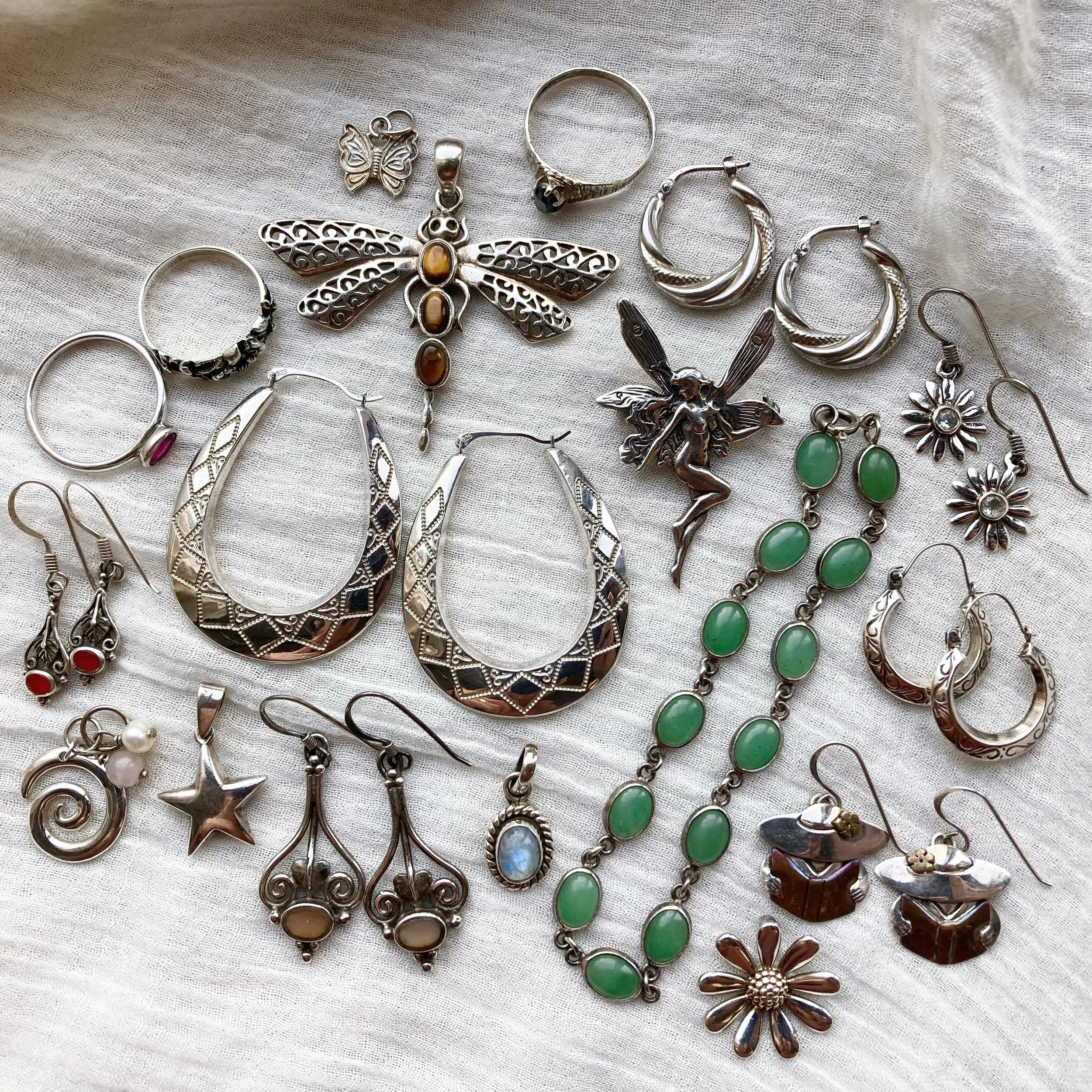 A dreamy little collection of vintage finds just added 🍂🦋🌿✨

All lovingly hand-picked so there&rsquo;s just one of each available as always 🙏🏼🌞

Find them all online now! 💫

#falljewelry #vintagejewellery #vintagesilverjewellery #bohojewels #f