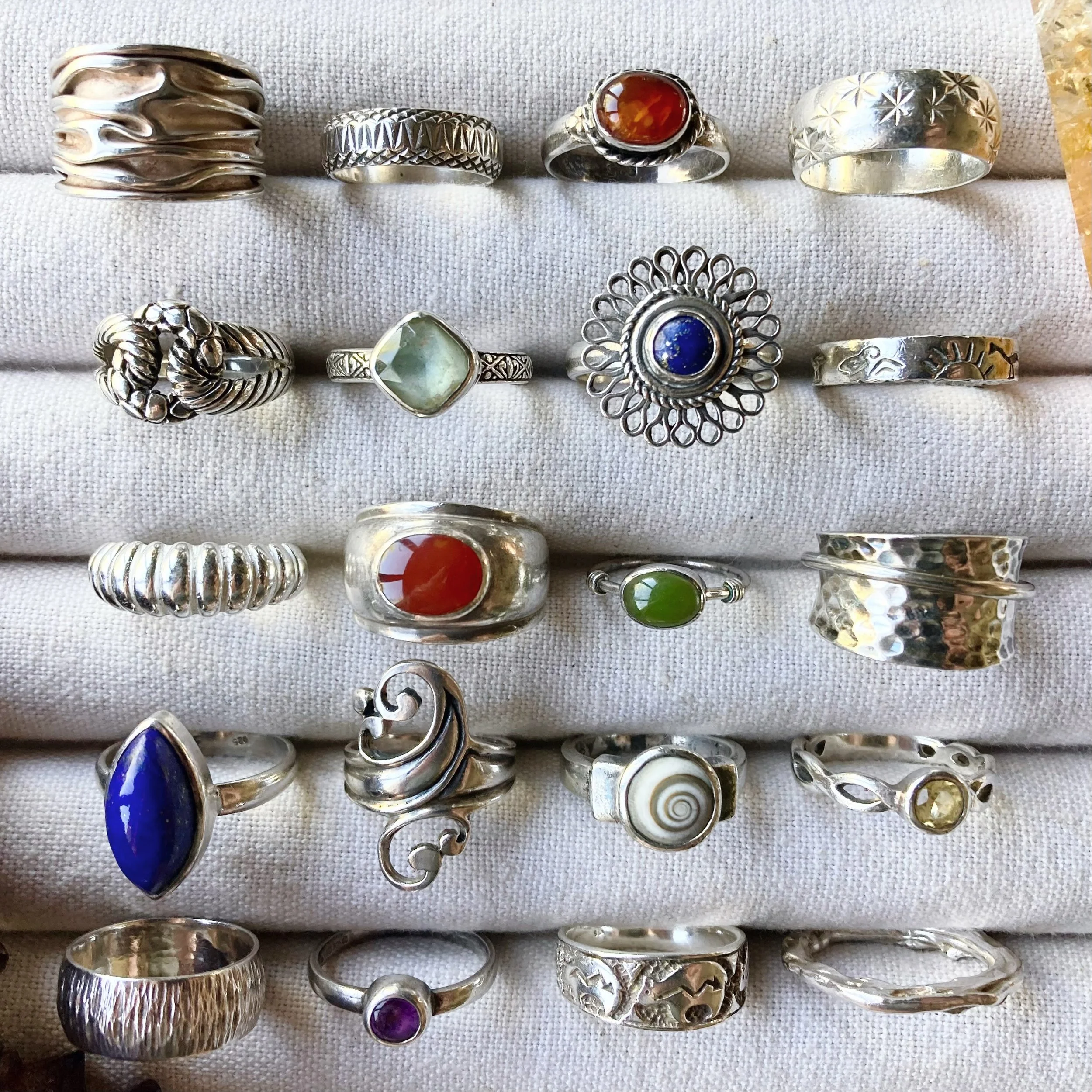 20 beautiful vintage sterling silver rings have just gone live on the shop! 🌀✨ 

So many different shapes, styles and sizes, with lots of beautiful stones and crystals too 😍 

Just one of each available as always ~ find them all online now! 🙏🏼🌼
