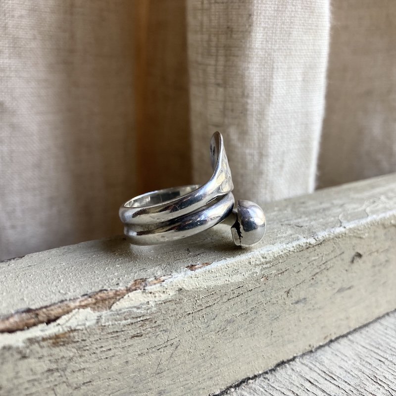 funky vintage sterling silver wrapover ring 2.jpeg