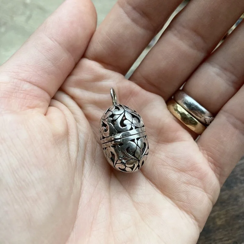 sterling silver ornate openwork locket 4.jpeg