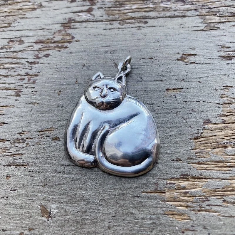 vintage sterling silver fat cat pendant 2.jpeg