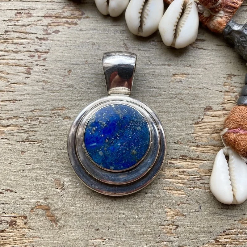 vinage sterling silver lapis lazuli pendant.jpeg