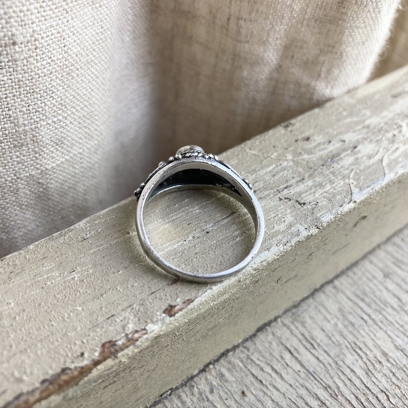 ornate sterling silver and mother of pearl ring 4.jpeg