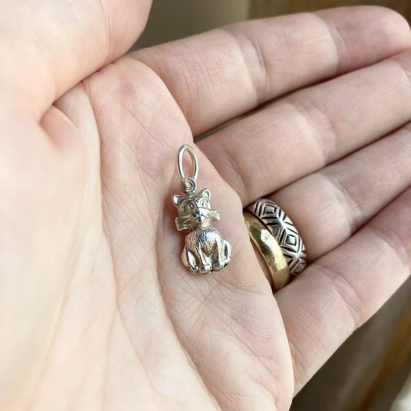 vintage sterling silver cat charm : pendant 3.jpeg
