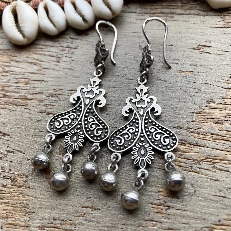vintage ornate sterling silver dangly earrings 2.jpeg