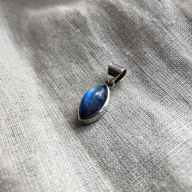 Dreamy Sterling Silver Flashy Rainbow Moonstone Pendant