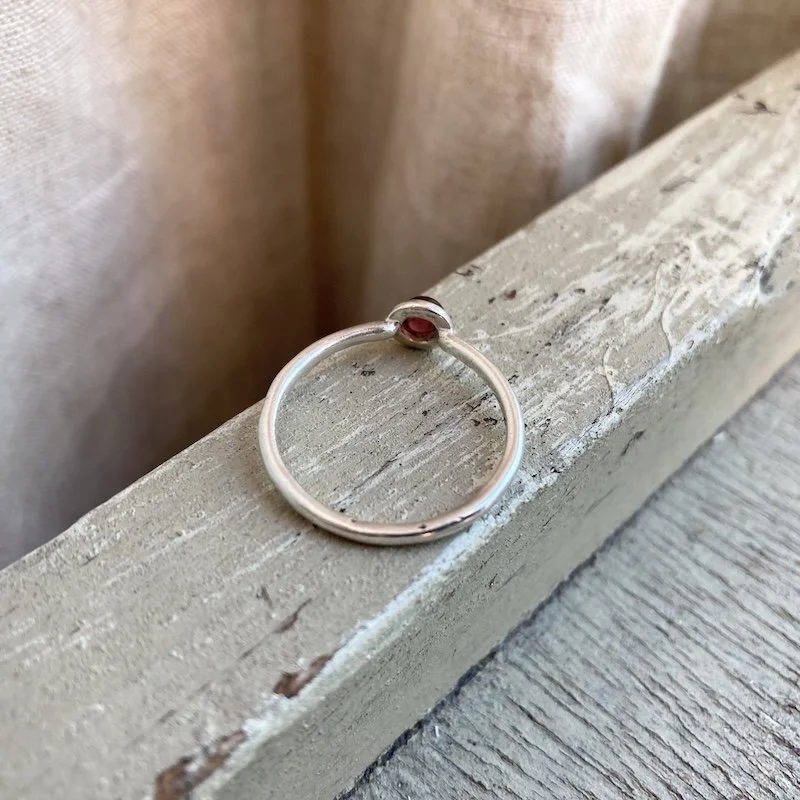 cute little sterling silver garnet cabochon ring 4.jpeg