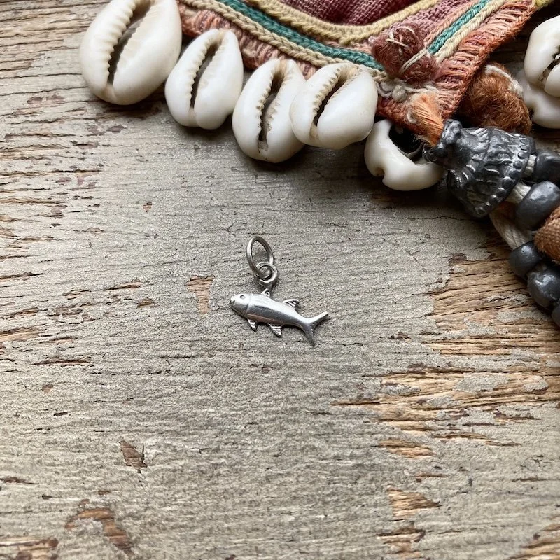 tiny vintage sterling silver fish pendant 2.jpeg