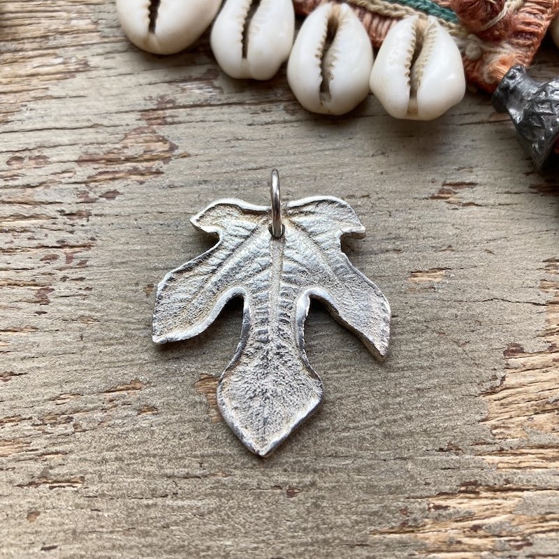Lovely Vintage Solid Silver Leaf Pendant