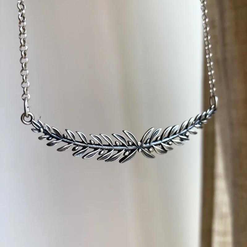 Lovely Sterling Silver Leaf Garland Necklace
