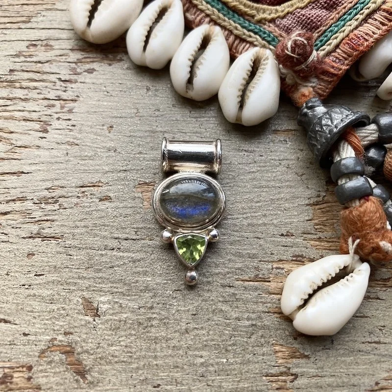 sterling silver labradorite and peridot pendant 1.jpeg