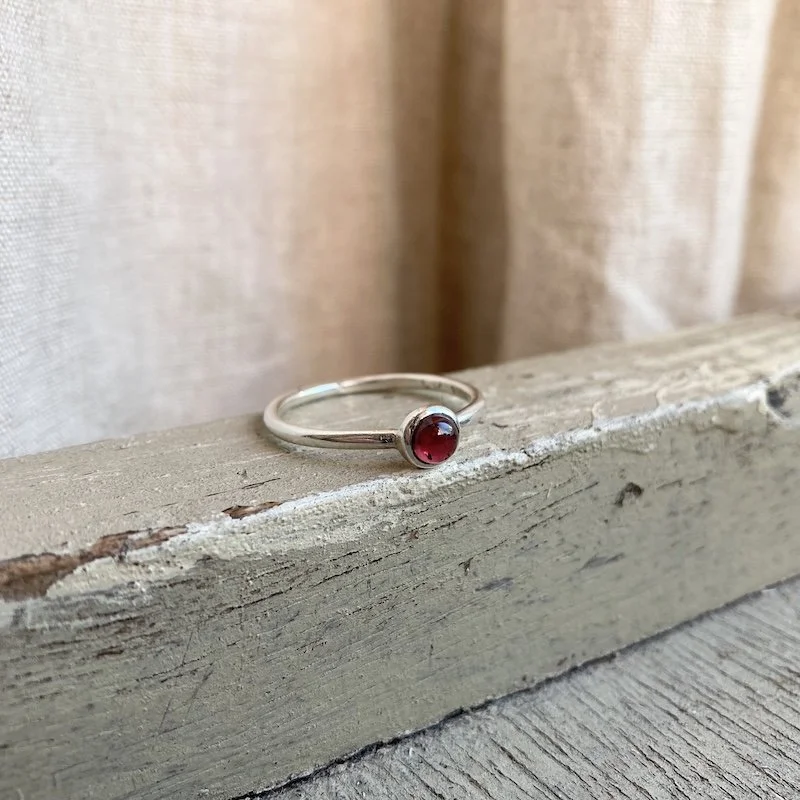 cute little sterling silver garnet cabochon ring 3.jpeg
