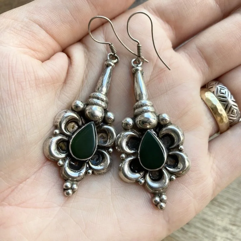 vintage Indian sterling silver green chalcedony earrings 3.jpeg