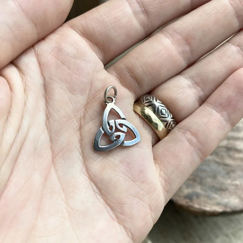 vintage sterling silver Celtic knot pendant 3.jpeg