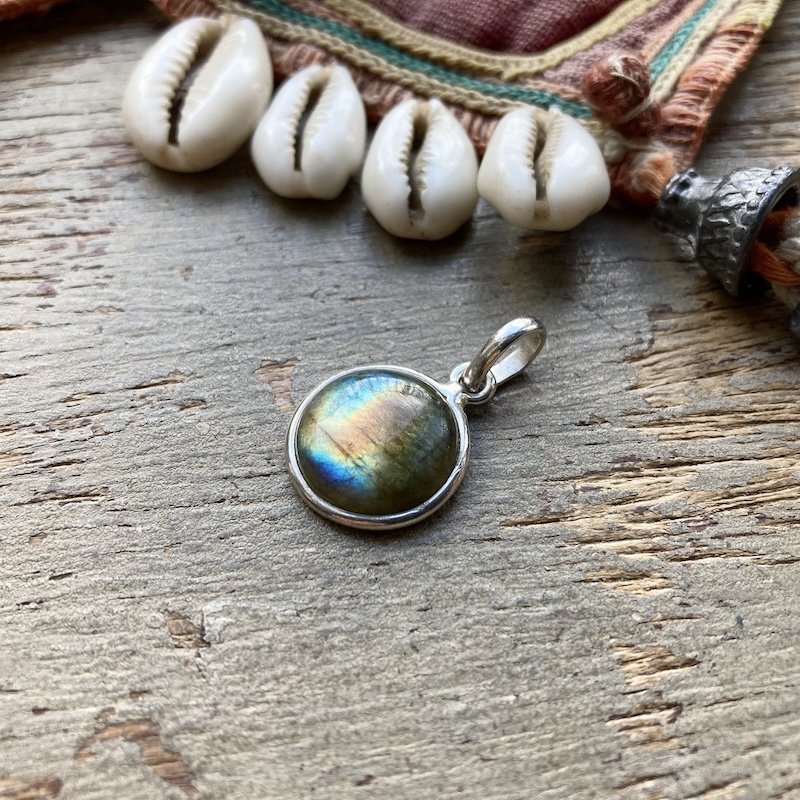 sterling silver flashy labradorite pendant 2.jpeg
