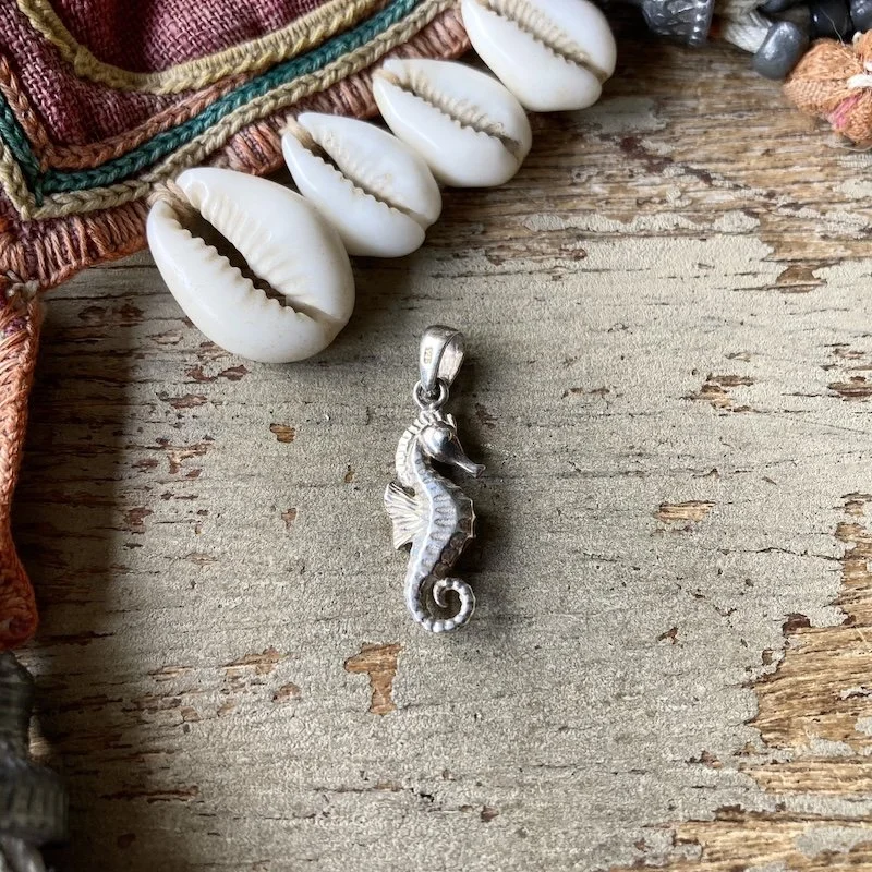 vintage sterling silver seahorse pendant 2.jpeg
