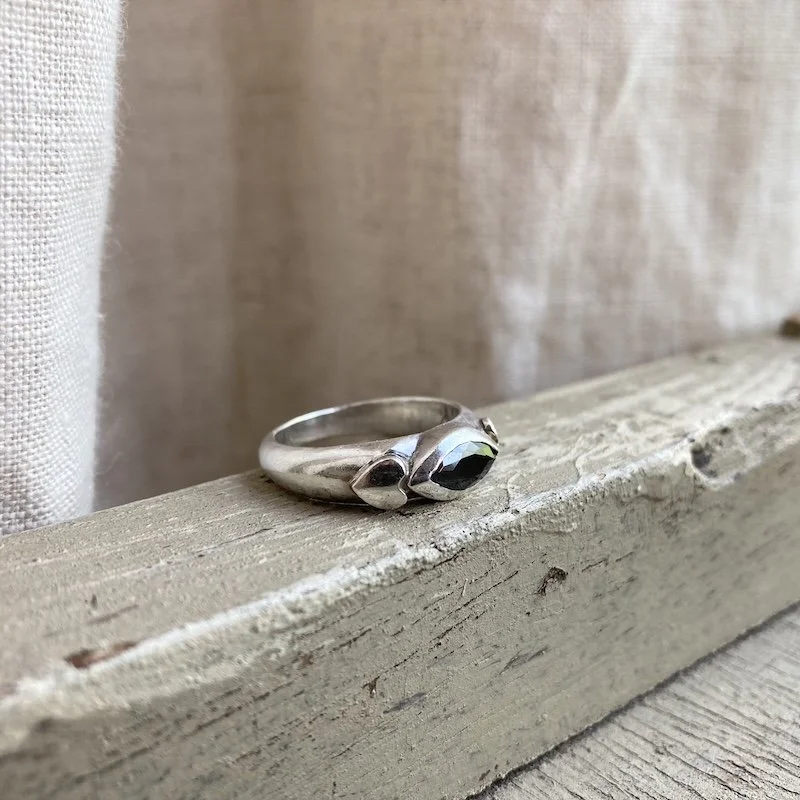 vintage sterling silver obsidian ring 2.jpeg