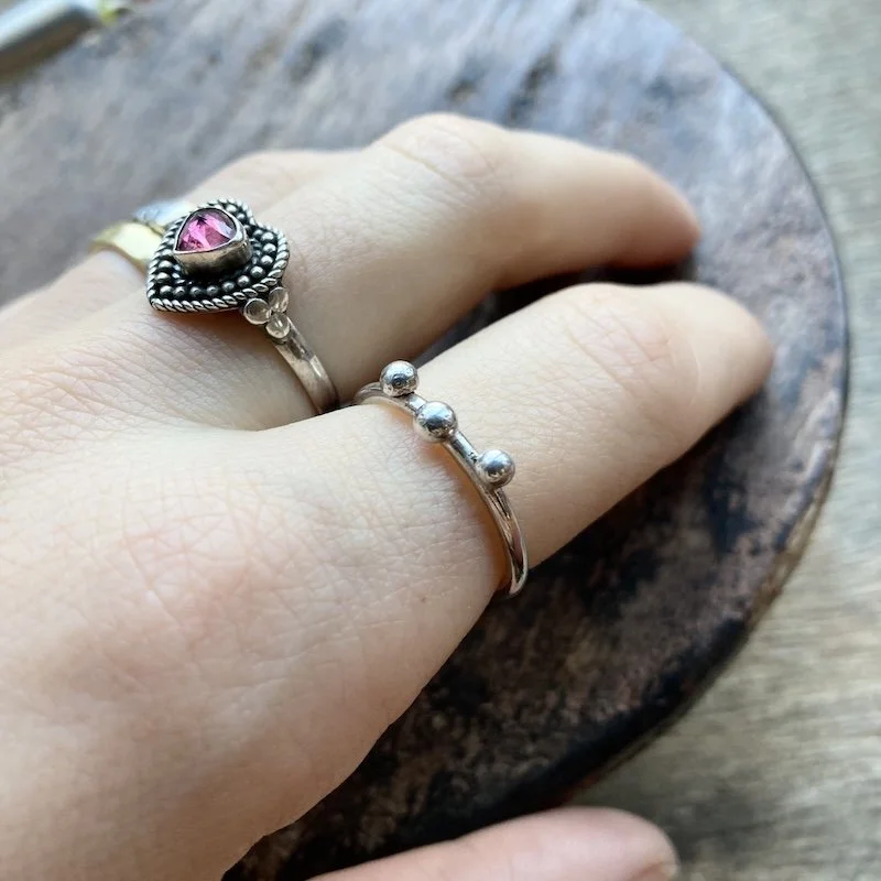 simple sterling silver dot band ring. 4.jpeg