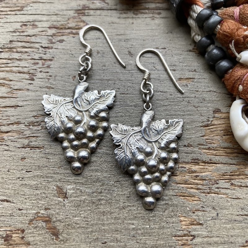 Wonderful Vintage Sterling Silver Grape Earrings