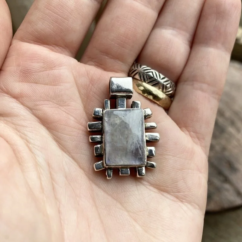 funky vintage sterling silver rainbow moonstone pendant 4.jpeg