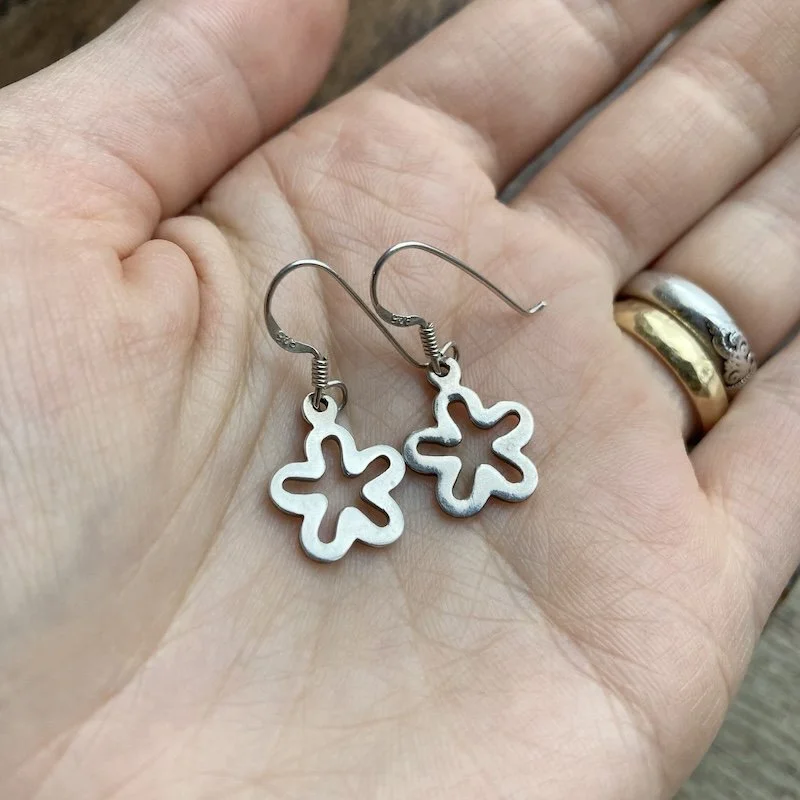 vintage sterling silver flower earrings 3.jpeg
