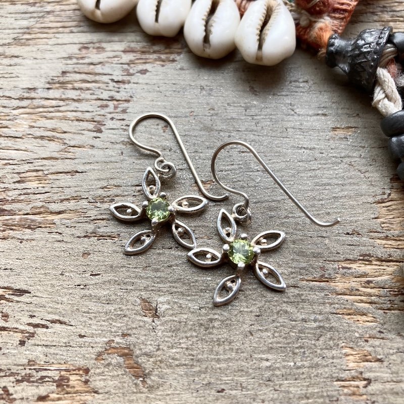 Pretty Sterling Silver Peridot Flower Earrings