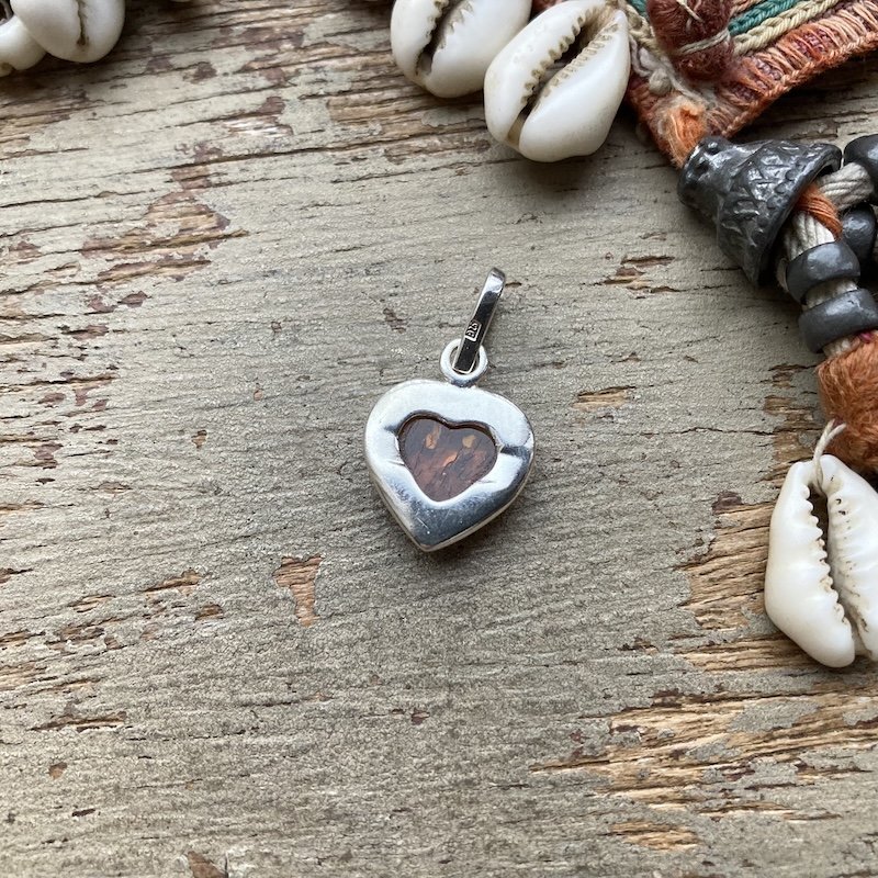 sterling silver and amber heart pendant 3.jpeg