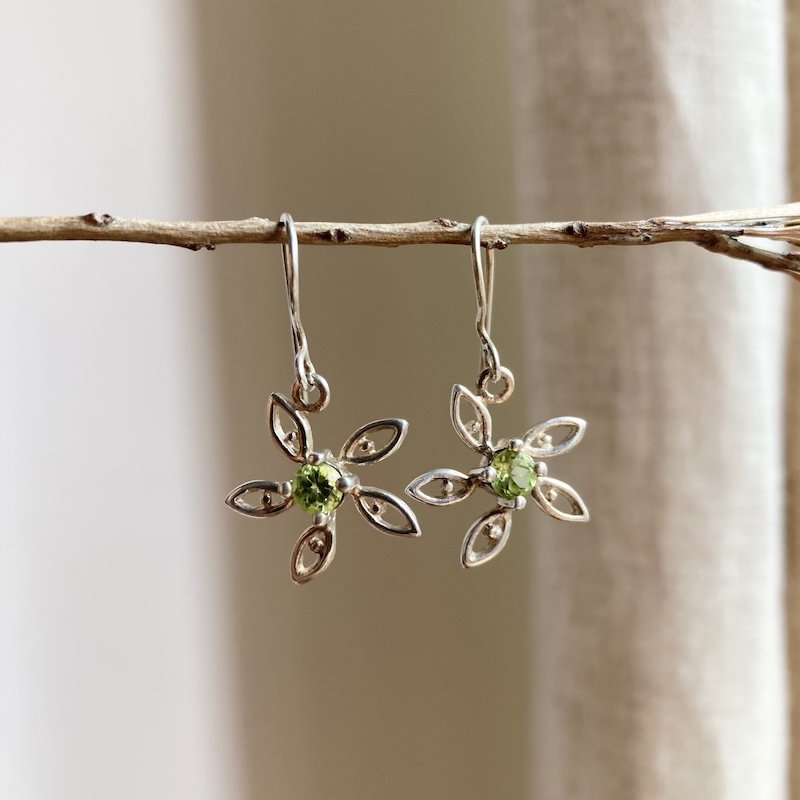 Pretty Sterling Silver Peridot Flower Earrings
