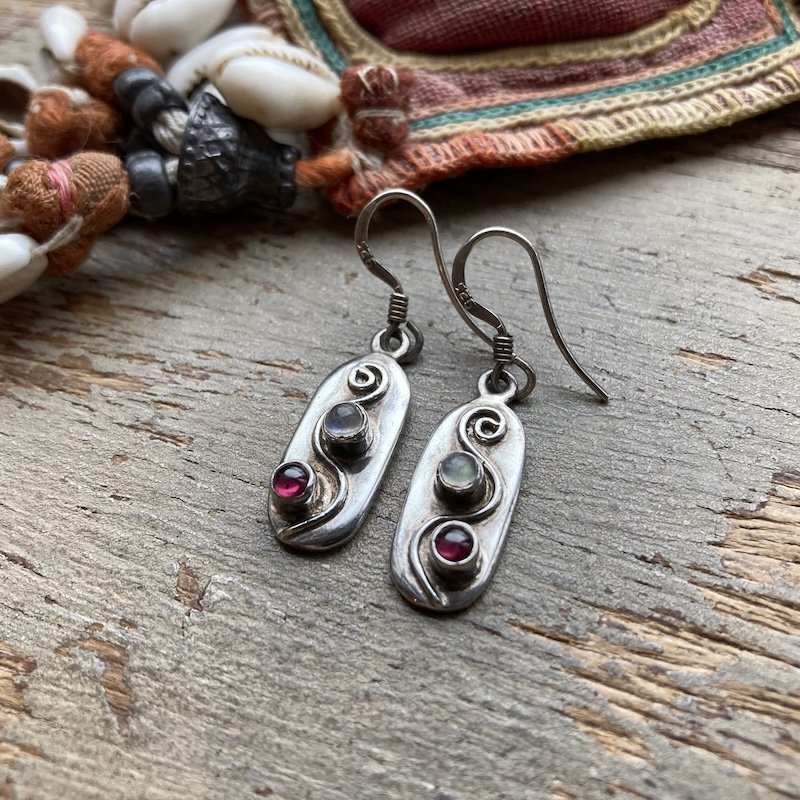 Cute Vintage Sterling Silver Moonstone and Garnet Earrings