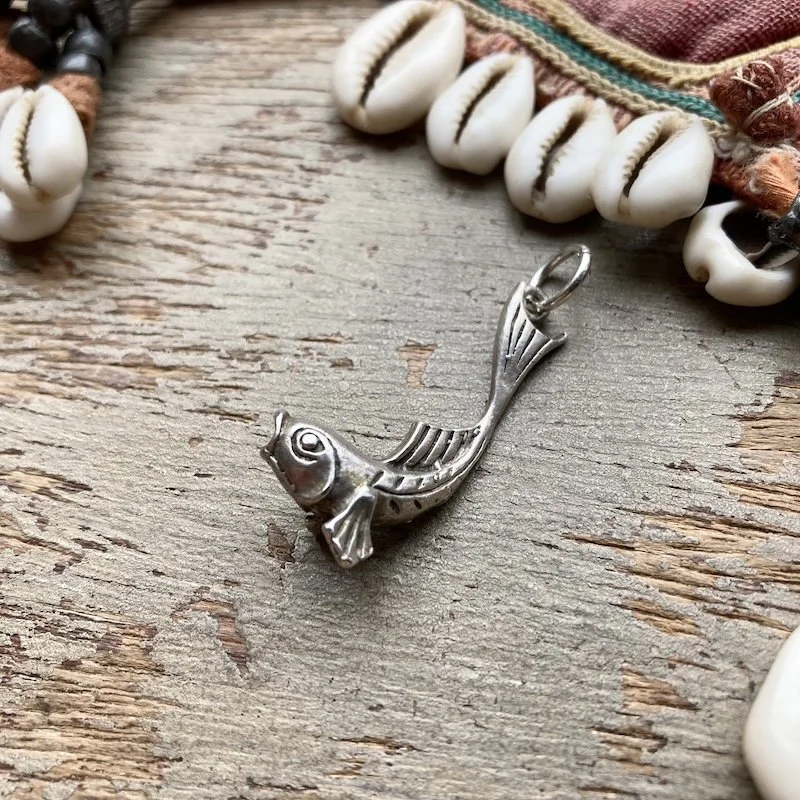 vintage sterling silver fish pendant 2.jpeg
