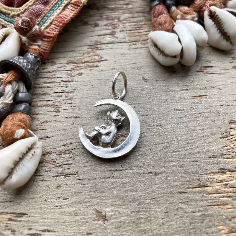 vintage sterling silver pixie crescent moon pendant 2.jpeg