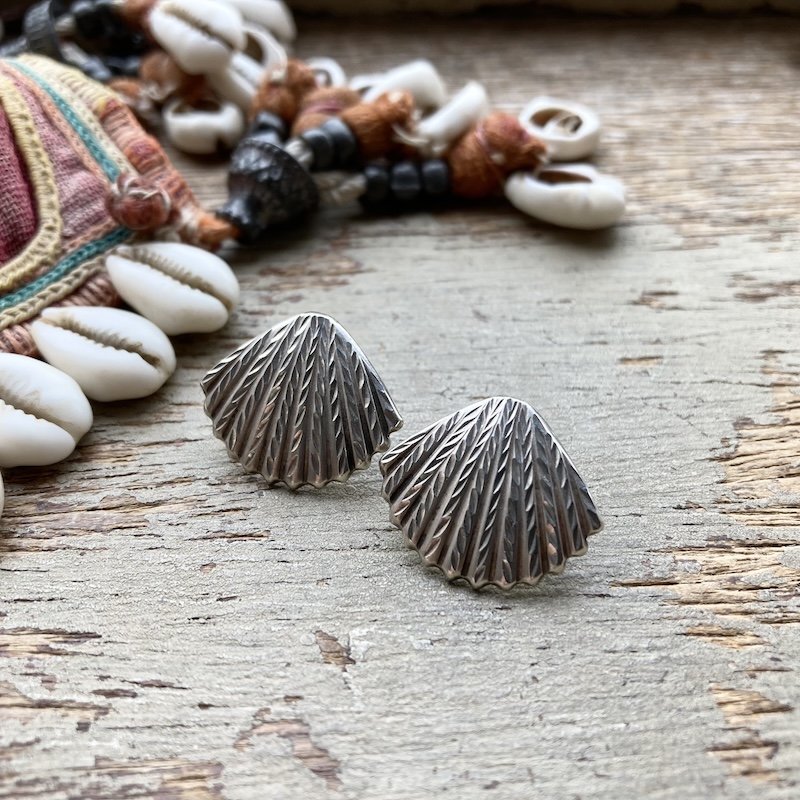 vintage sterling silver scalloped earrings 1.jpeg