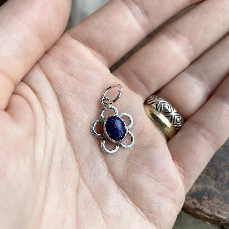 lapis lazuli flower pendant 3.jpeg