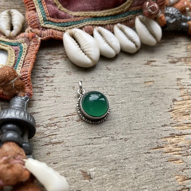 vintage sterling silver green onyx pendant 2.jpeg
