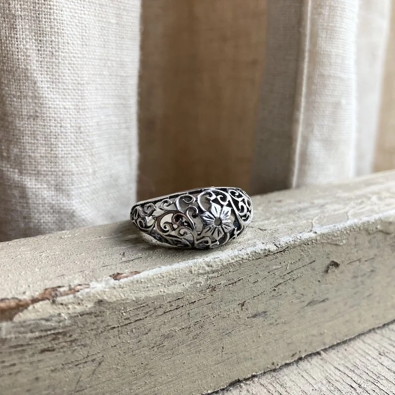 vintage openwork sterling silver floral ring 1.jpeg