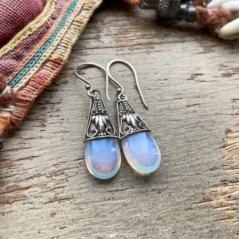 vintage dreamy opalescent glass earrings 2.jpeg