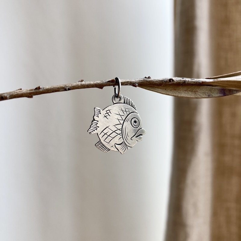 vintage 830 silver fish pendant 4.jpeg