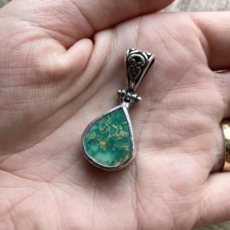 beautiful sterling silver chrysoprase pendant 3.jpeg