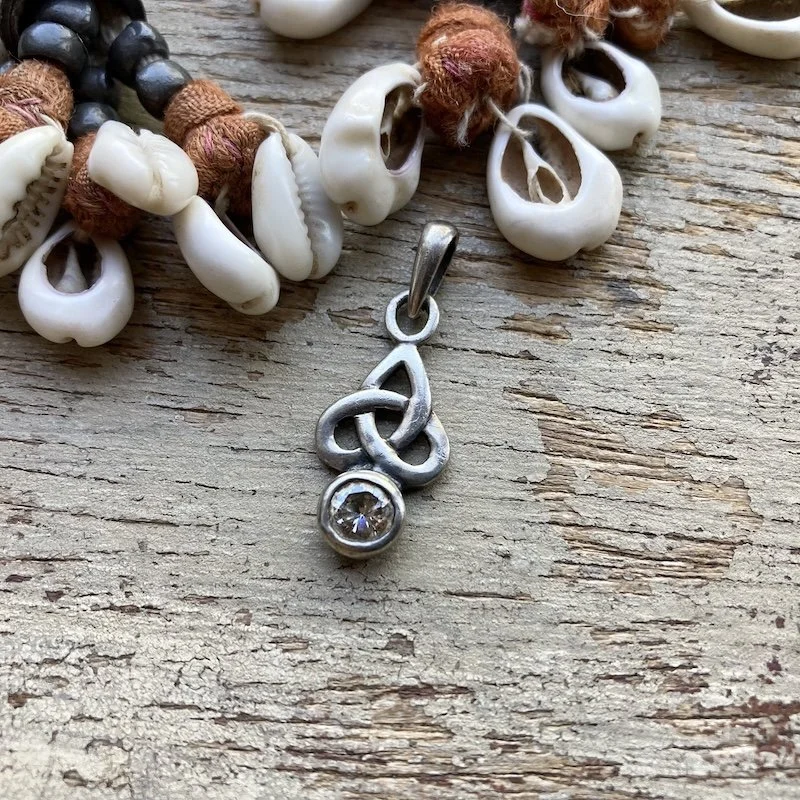 sterling silver sparkly celtic knot pendant 1.jpeg
