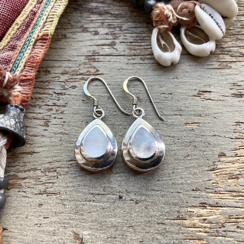 vintage sterling silver mother of pearl droplet earrings 1.jpeg