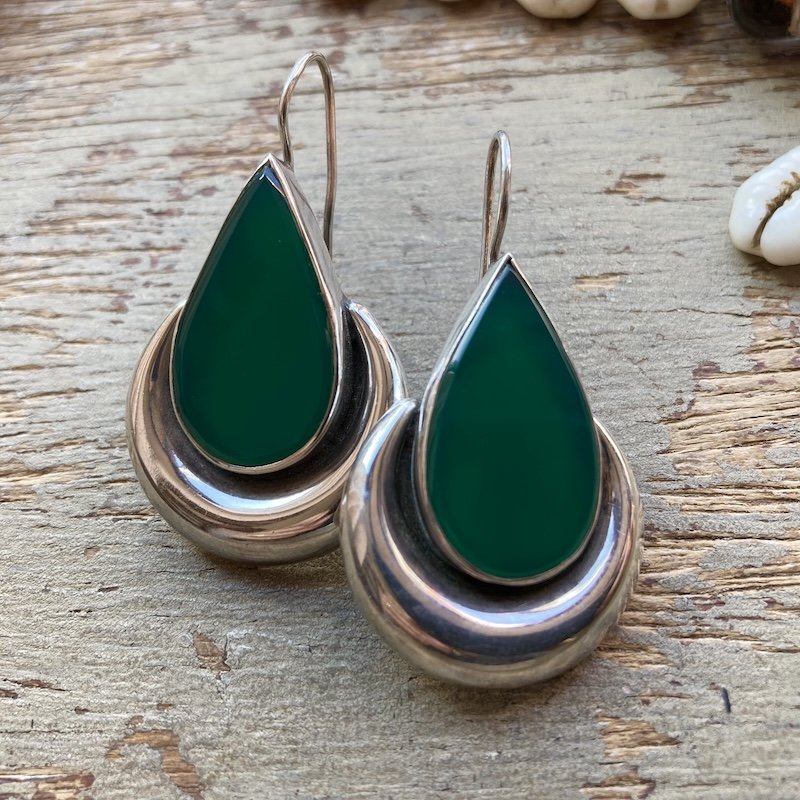 Beautiful Vintage Sterling Silver Green Chalcedony Earrings