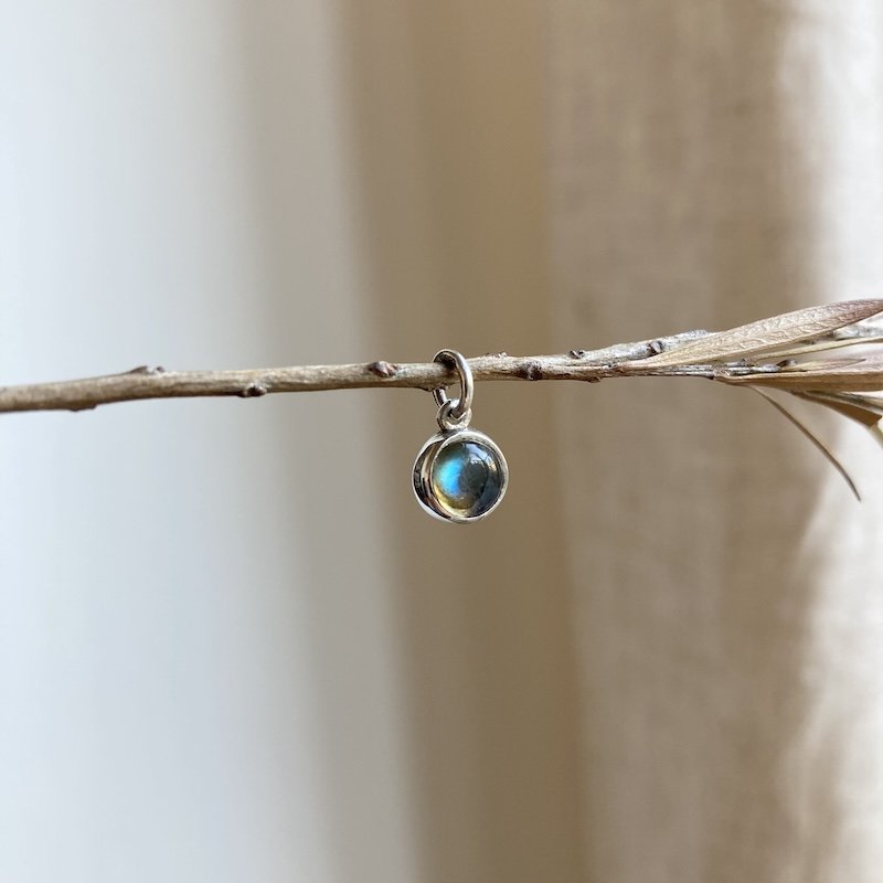 Tiny Sterling Silver Flashy Labradorite Pendant