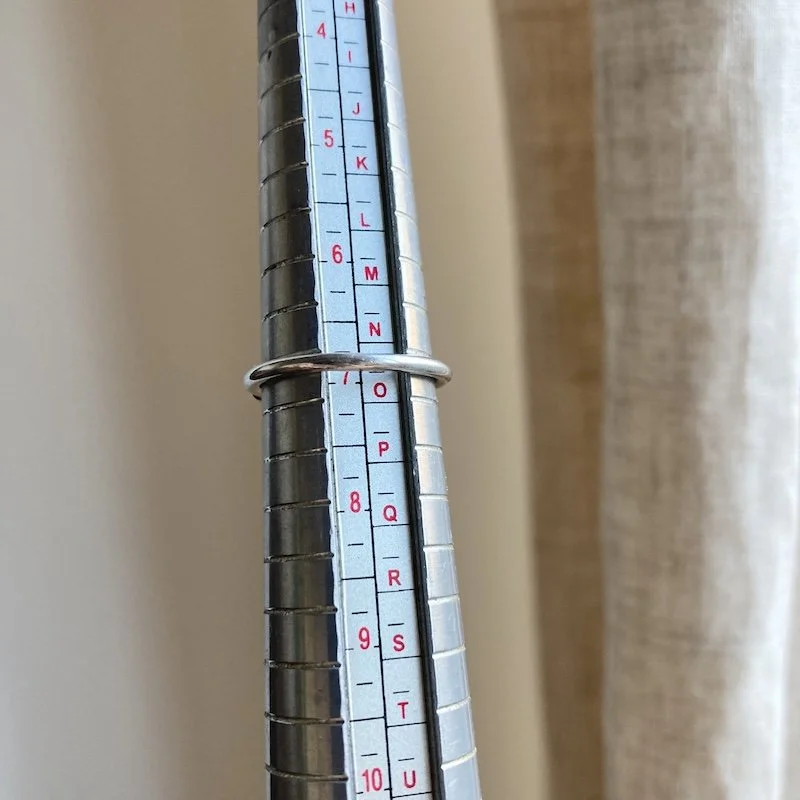 simple sterling silver dot band ring. 5.jpeg