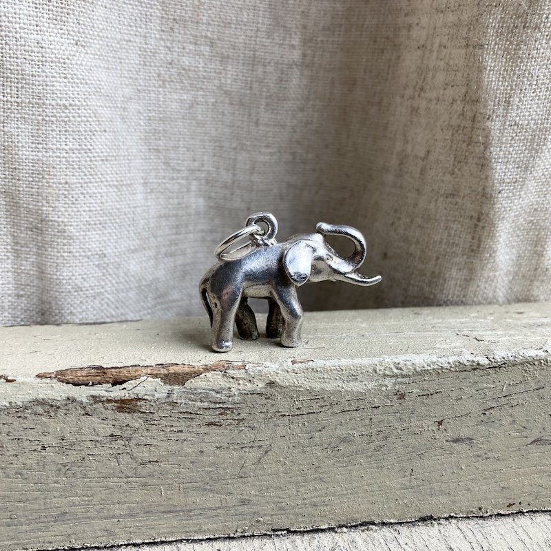 Lovely Vintage Heavy Solid Silver Elephant Pendant