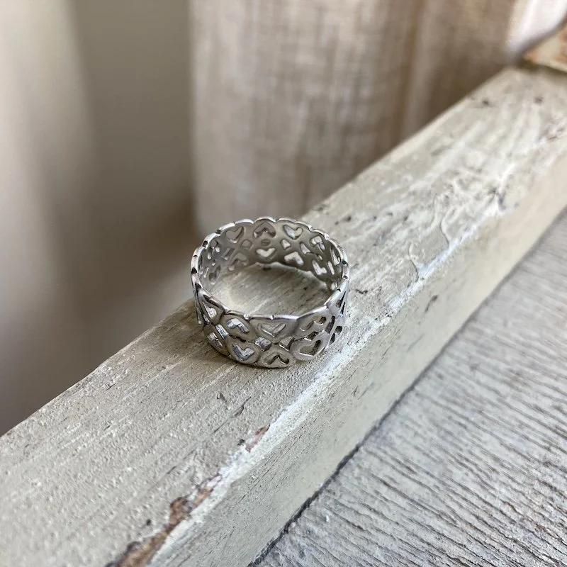 vintage sterling silver love heart band ring 2.jpeg