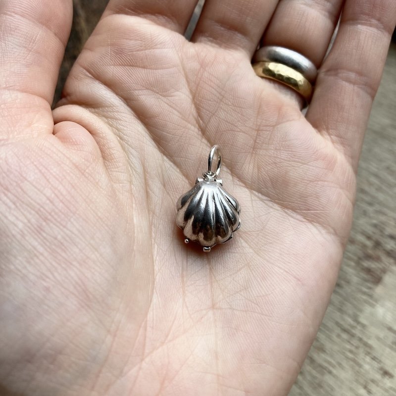 Dreamy Vintage Sterling Silver Clam Pendant