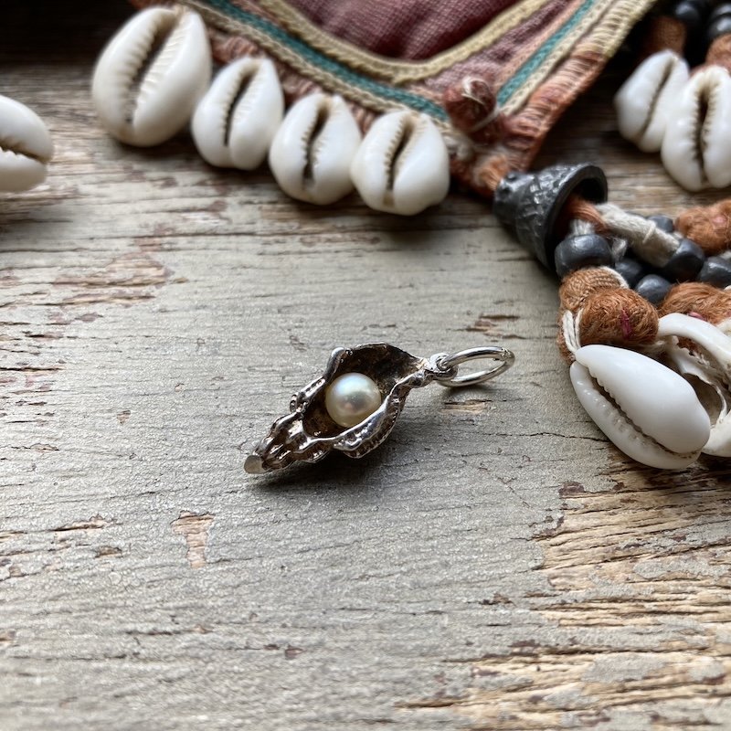 Pretty Vintage Sterling Silver Seashell Pendant