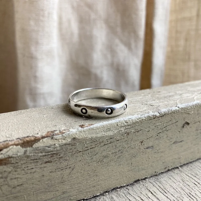 vintage sterling silver dot band ring 2.jpeg