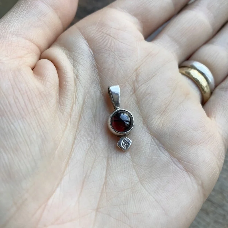 Pretty Little Sterling Silver Garnet Pendant
